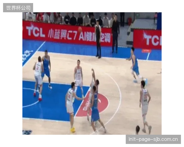 上海队在半决赛中再次击败北京队，凭借总比分优势时隔多年重返总决赛。